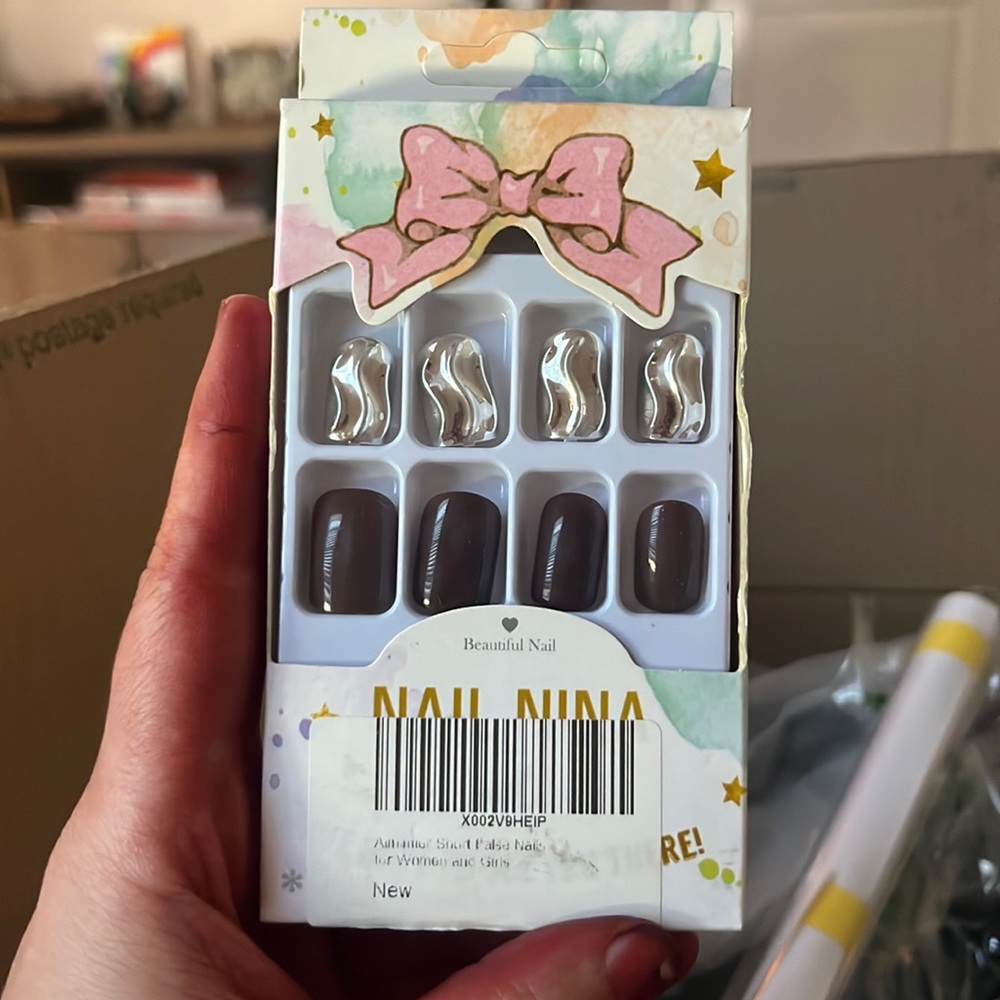 Fake Nail Set Silver Metallic 3D and Brown Nail Set